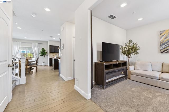 2419 Gabriel Dr, Merced, CA 95340