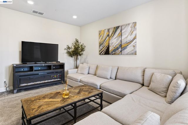 2419 Gabriel Dr, Merced, CA 95340