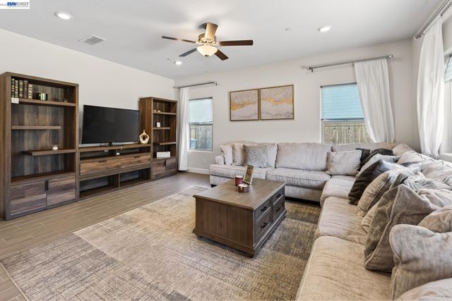 2419 Gabriel Dr, Merced, CA 95340