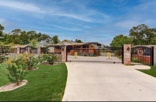 16381 Hunters Green Dr, Conroe, TX 77303