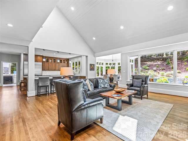 4 Cedar Hill Drive, Asheville, NC 28803