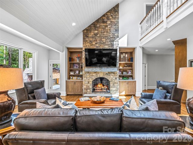 4 Cedar Hill Drive, Asheville, NC 28803