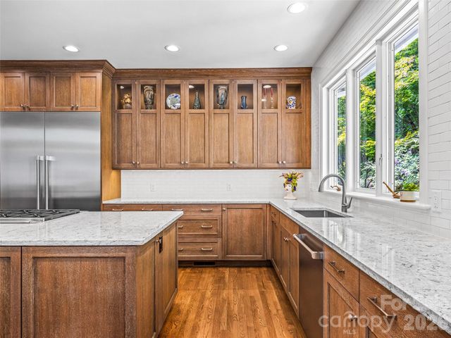 4 Cedar Hill Drive, Asheville, NC 28803