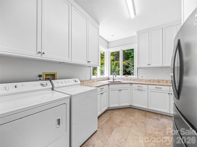 4 Cedar Hill Drive, Asheville, NC 28803
