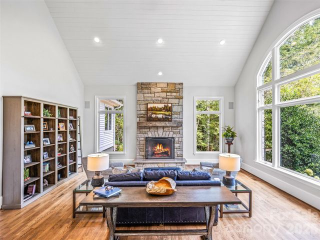 4 Cedar Hill Drive, Asheville, NC 28803