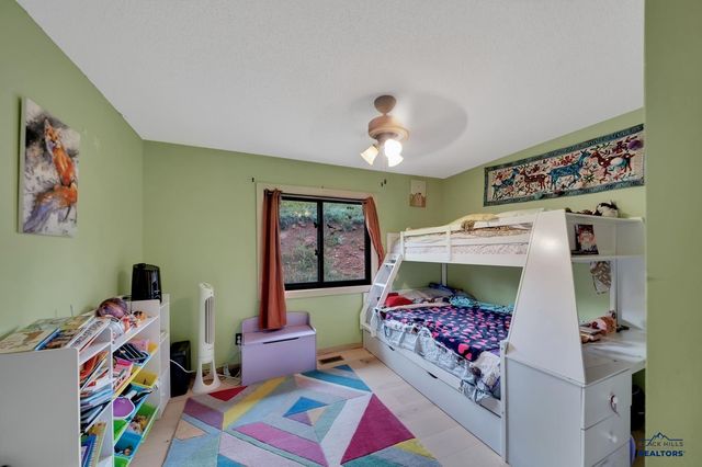 4828 WHISPERING PINES DR, Rapid City, SD 57702