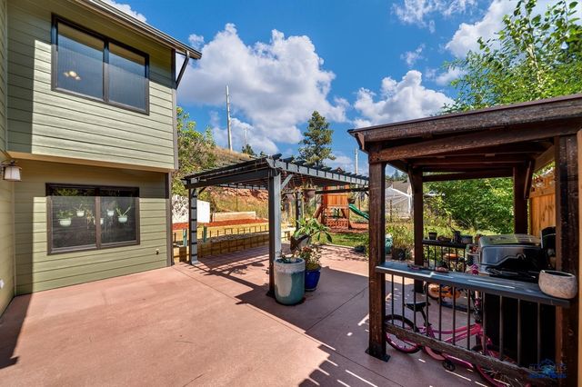 4828 WHISPERING PINES DR, Rapid City, SD 57702