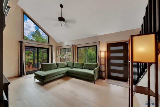 4828 WHISPERING PINES DR, Rapid City, SD 57702