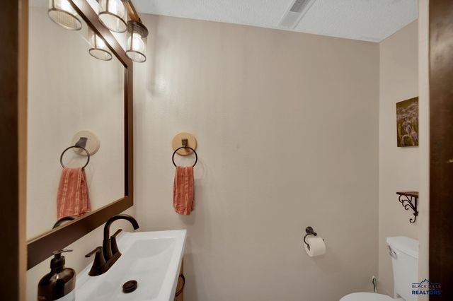 4828 WHISPERING PINES DR, Rapid City, SD 57702