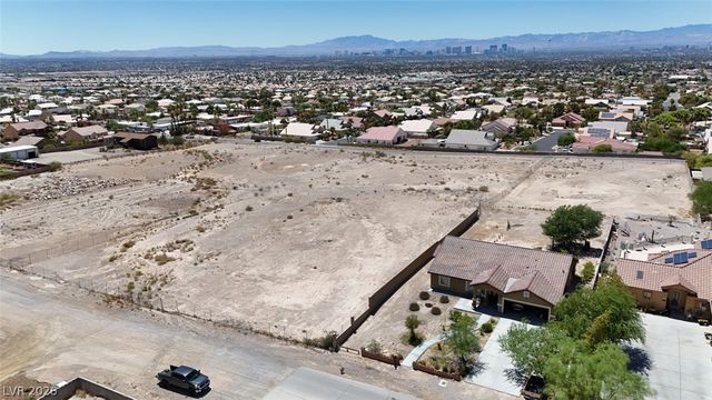 255 Vista Valley Street, Las Vegas, NV 89110