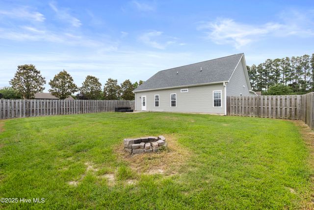 100 Maidstone Drive, Richlands, NC 28574