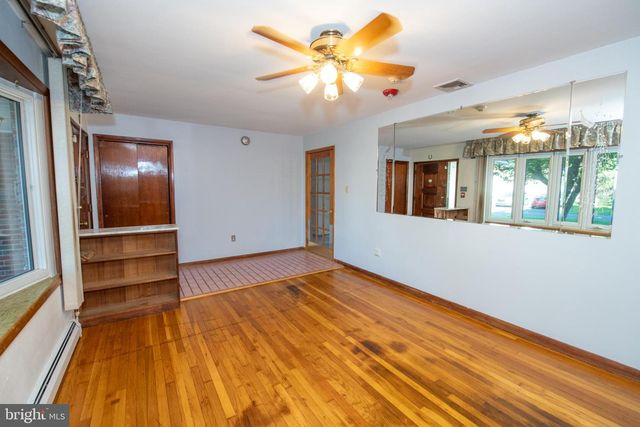 519 PARKVALE AVE, Langhorne, PA 19047