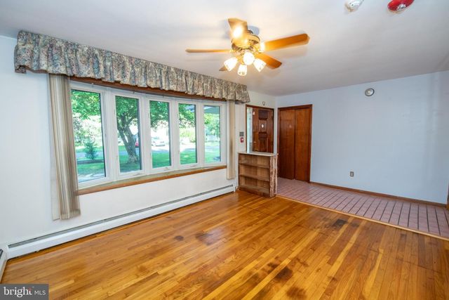 519 PARKVALE AVE, Langhorne, PA 19047