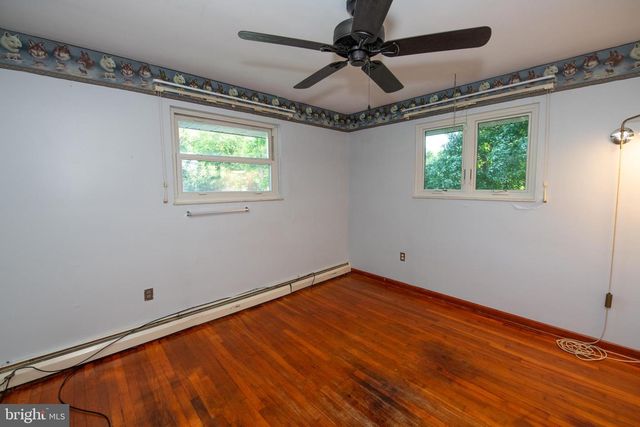 519 PARKVALE AVE, Langhorne, PA 19047