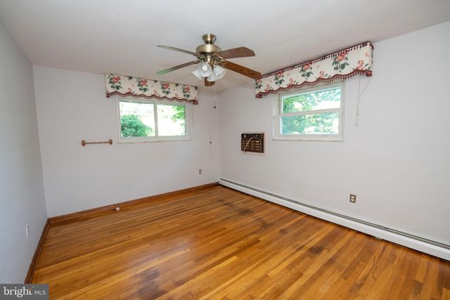 519 PARKVALE AVE, Langhorne, PA 19047