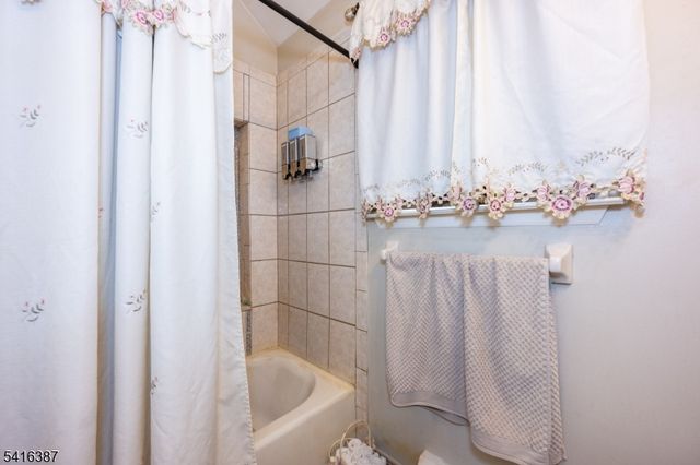 52 Mount Pleasant Ave, Woodland Park, NJ 07424