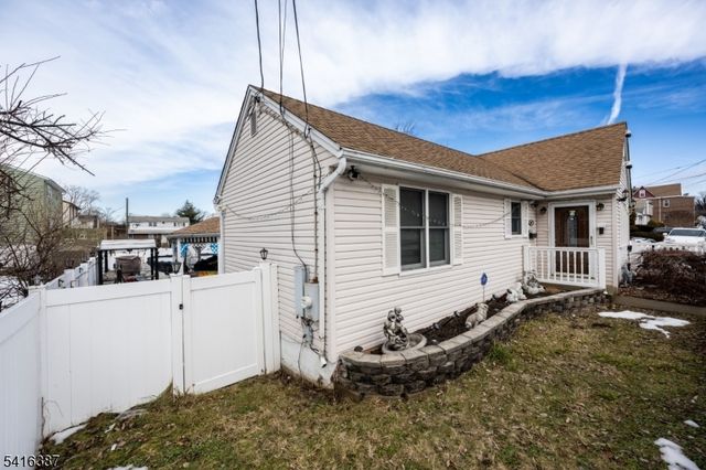 52 Mount Pleasant Ave, Woodland Park, NJ 07424