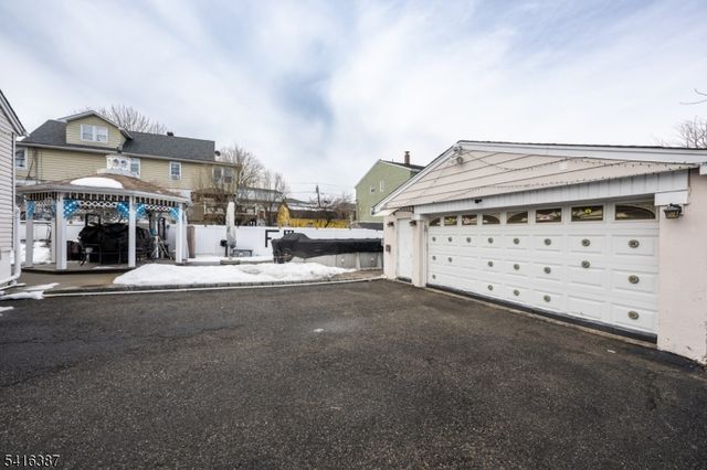 52 Mount Pleasant Ave, Woodland Park, NJ 07424