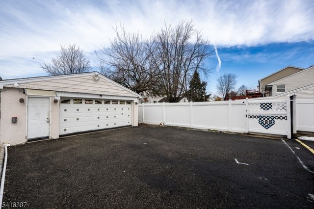 52 Mount Pleasant Ave, Woodland Park, NJ 07424