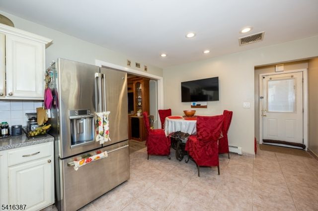 52 Mount Pleasant Ave, Woodland Park, NJ 07424