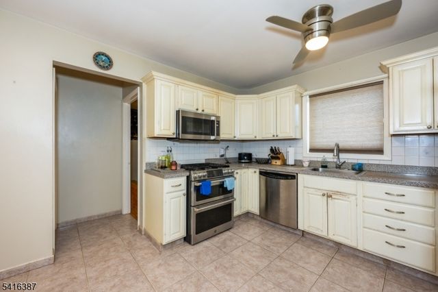 52 Mount Pleasant Ave, Woodland Park, NJ 07424