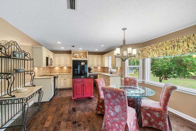 121 Greenview Circle, Dothan, AL 36301