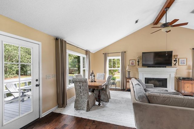 121 Greenview Circle, Dothan, AL 36301