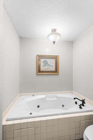 121 Greenview Circle, Dothan, AL 36301