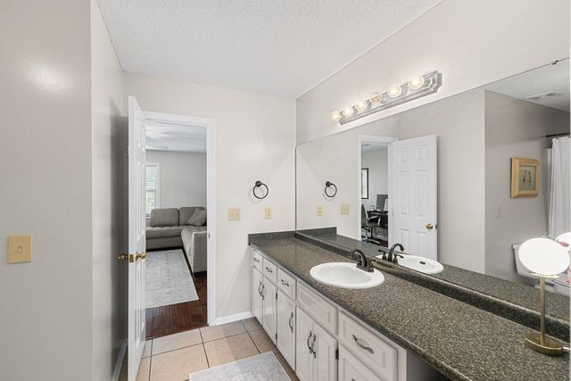 121 Greenview Circle, Dothan, AL 36301