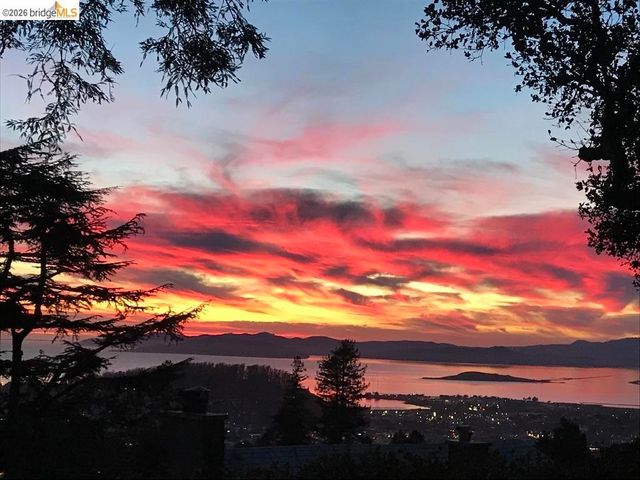 402 Vermont Avenue, Berkeley, CA 94707
