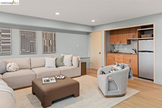 402 Vermont Avenue, Berkeley, CA 94707