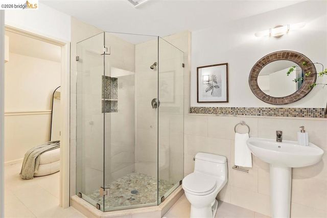 402 Vermont Avenue, Berkeley, CA 94707