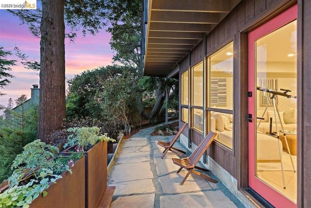 402 Vermont Avenue, Berkeley, CA 94707
