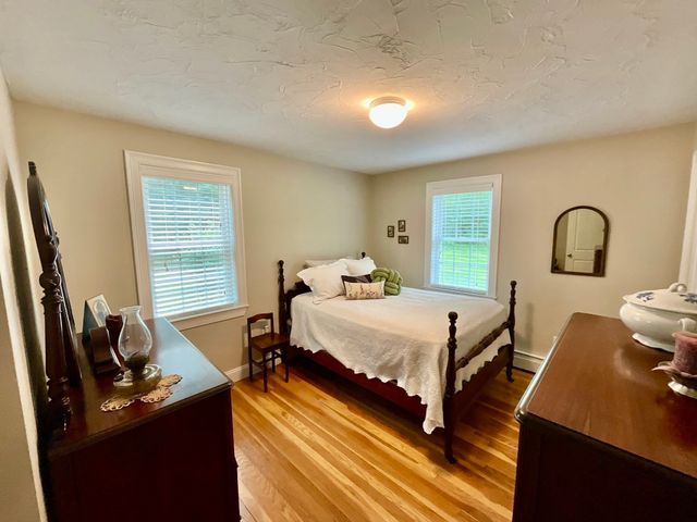 10 Burnap Rd, Sutton, MA 01590