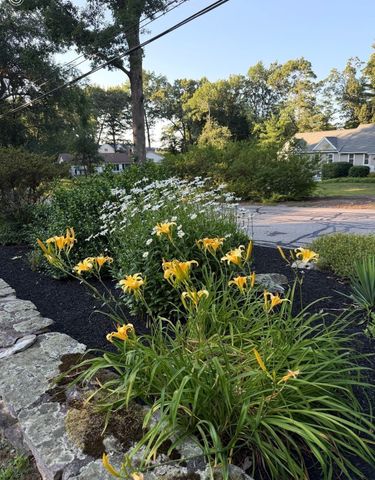 10 Burnap Rd, Sutton, MA 01590