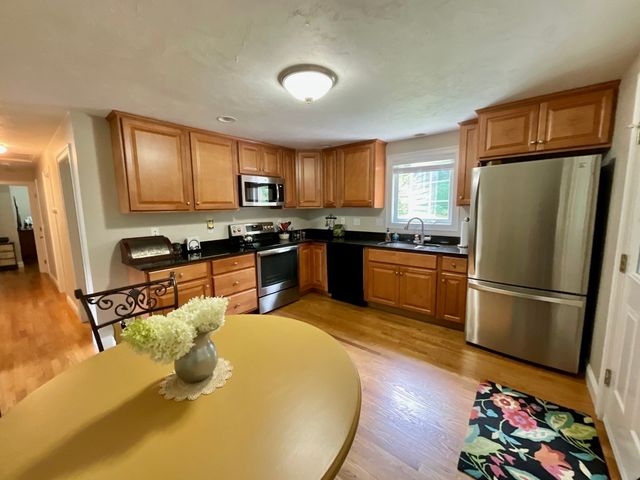10 Burnap Rd, Sutton, MA 01590