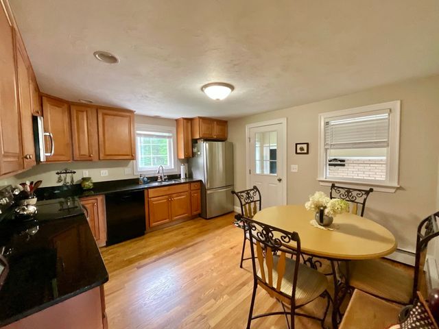 10 Burnap Rd, Sutton, MA 01590