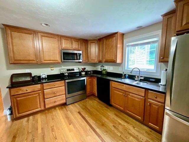 10 Burnap Rd, Sutton, MA 01590
