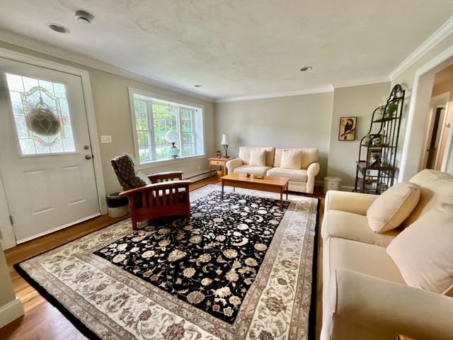 10 Burnap Rd, Sutton, MA 01590