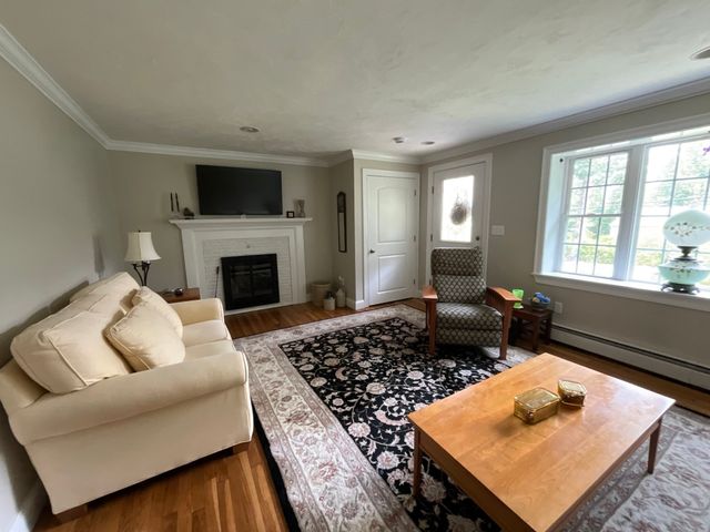 10 Burnap Rd, Sutton, MA 01590