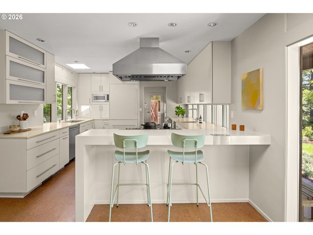 4645 Sw FAIRVIEW Blvd, Portland, OR 97221