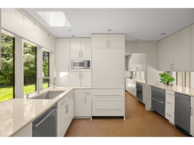4645 Sw FAIRVIEW Blvd, Portland, OR 97221