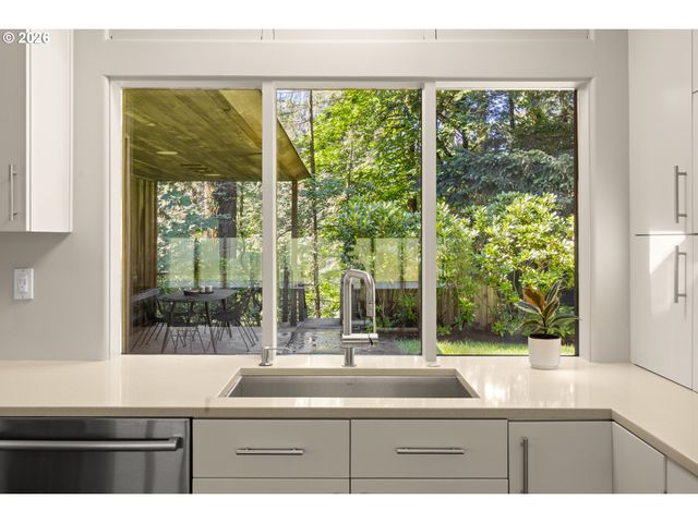 4645 Sw FAIRVIEW Blvd, Portland, OR 97221