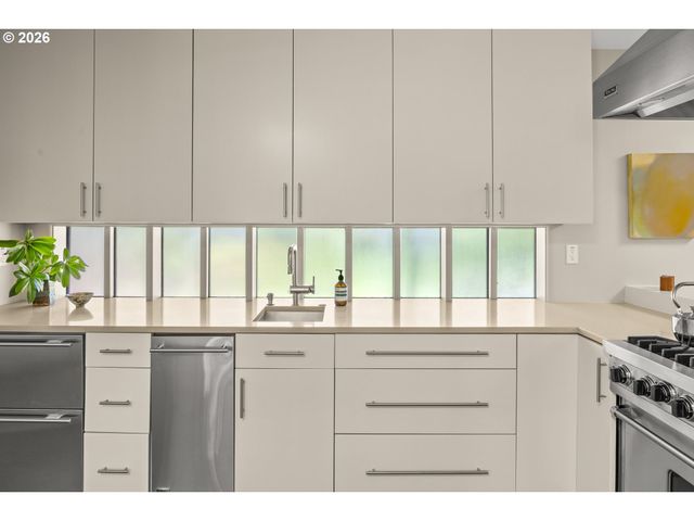 4645 Sw FAIRVIEW Blvd, Portland, OR 97221