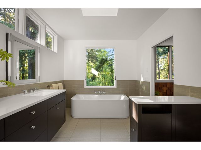 4645 Sw FAIRVIEW Blvd, Portland, OR 97221
