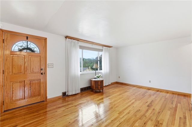 105 Adele Ave, Shaler, PA 15223
