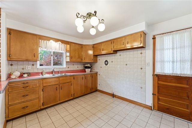 105 Adele Ave, Shaler, PA 15223