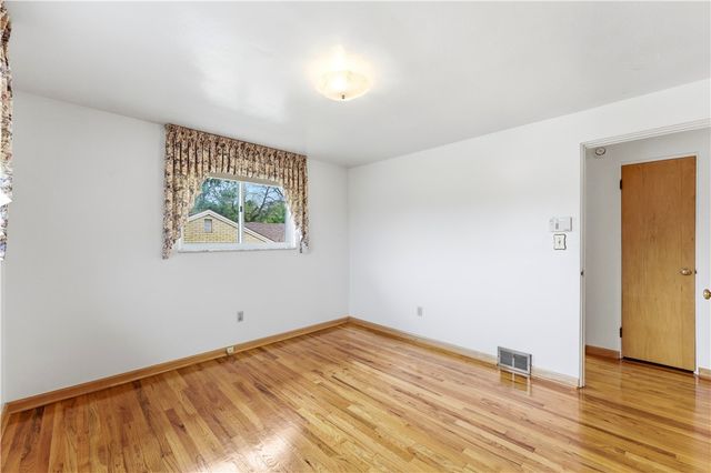105 Adele Ave, Shaler, PA 15223