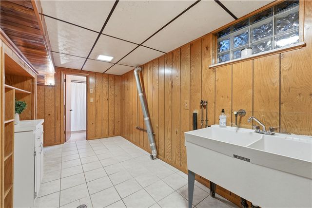 105 Adele Ave, Shaler, PA 15223