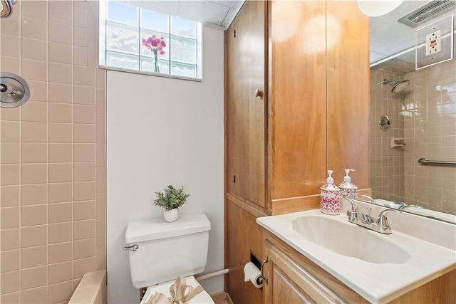 105 Adele Ave, Shaler, PA 15223